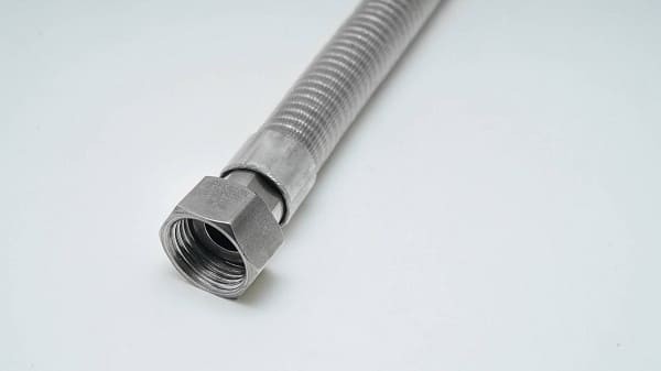 Подводка гибкая сильфонная универсальная с ПВХ покрытием 1/2" ВР, 5000 мм, OVERCON 4610043812438